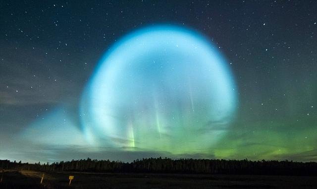 俄罗斯远东夜空现异象 巨大五彩发光体似“UFO”426 / 作者:艾萨克·牛顿 / 帖子ID:27875