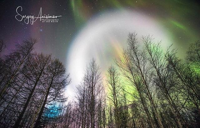 俄罗斯远东夜空现异象 巨大五彩发光体似“UFO”951 / 作者:艾萨克·牛顿 / 帖子ID:27875