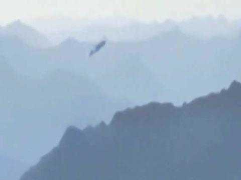 男子野外钓鱼发现空中“UFO”不断上升, 细看后拍下其画面800 / 作者:suzuki3550 / 帖子ID:28213