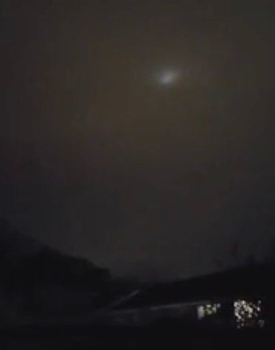 英国上空现UFO 有人猜测是外星飞船238 / 作者:kardson / 帖子ID:28225