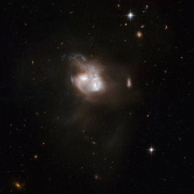 星系碰撞是怎样一番景象？哈勃望远镜拍摄宇宙碰撞壮观画面！274 / 作者:513668881wjt / 帖子ID:28415