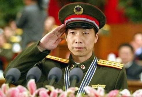 我国航天员杨利伟为什么要带把枪进入太空，难道用枪去打外星文明？855 / 作者:灵犀 / 帖子ID:29088