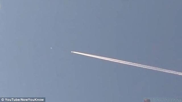 美国最新UFO事件，速度瞬间超越飞机379 / 作者:伤我心太深 / 帖子ID:29605