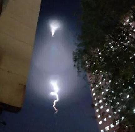 「夜空惊现不明飞行物？」你看到了吗？听听专家怎么说866 / 作者:低佣金手续费 / 帖子ID:30182