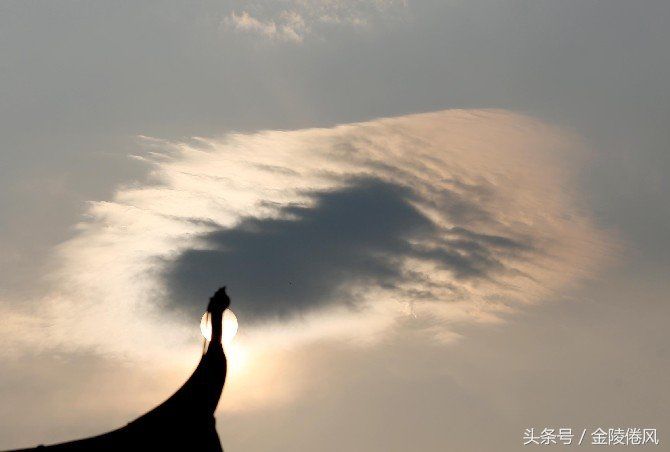 “不明飞行物”光临？南京天空昨日傍晚现“不明飞行物云”306 / 作者:gtzyh4ff / 帖子ID:30211