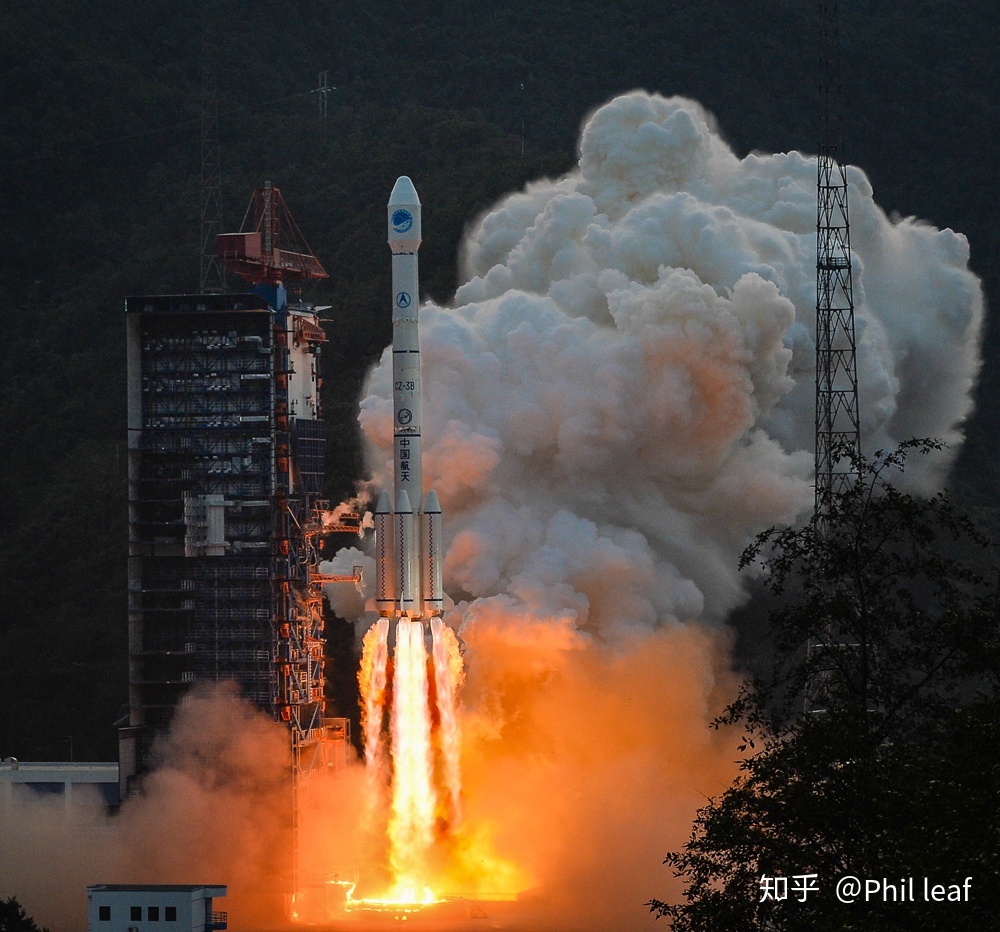 2018 年 4 月 27 日北京晚八点天空出现的光是什么东西？907 / 作者:风骨傲气 / 帖子ID:30863