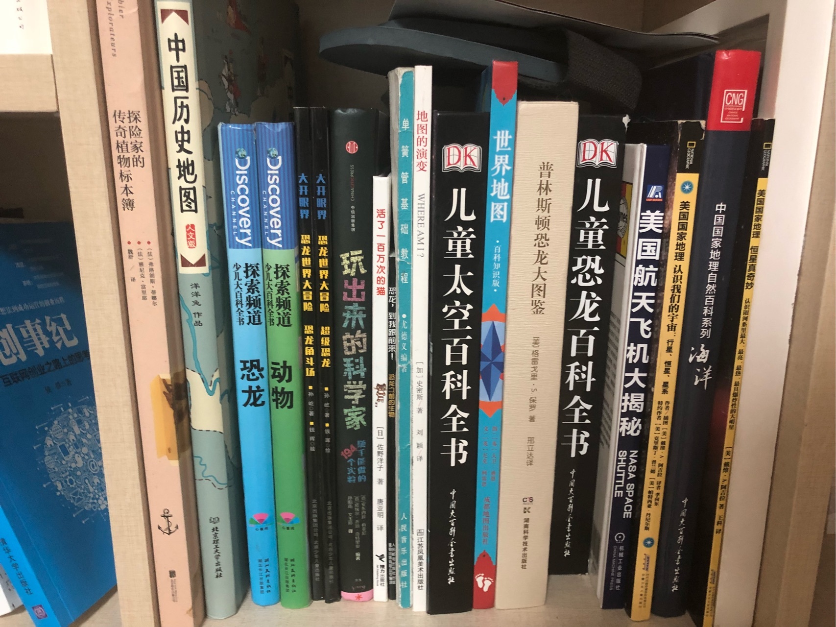 我家孩子六年级，整天关注特斯拉、量子、暗物质这些东西，我应该给他找哪些适合他看的书？322 / 作者:KrpUpncK / 帖子ID:31119