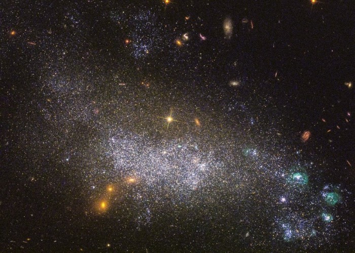 天文学家用哈勃望远镜展现近域宇宙：以紫外线细节340 / 作者:UFO外星人爱好者 / 帖子ID:31801