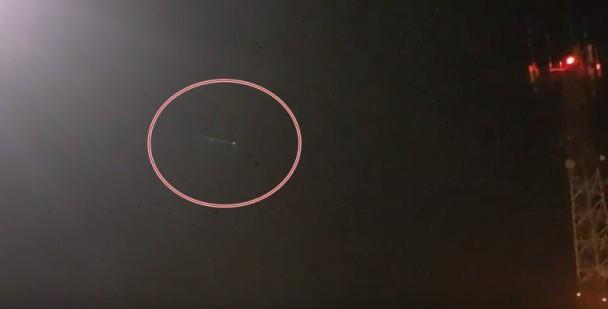 加拿大上空惊现UFO爆炸后的碎片光芒277 / 作者:UFO外星人爱好者 / 帖子ID:31868 加拿大上空惊现UFO爆炸后的碎片光芒277 / 作者:UFO外星人爱好者 / 帖子ID:31868