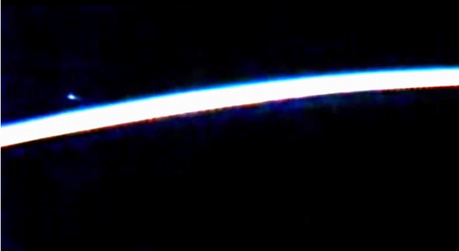 空间站视频拍摄地球大气层有蝌蚪状发光球体479 / 作者:UFO外星人爱好者 / 帖子ID:32094