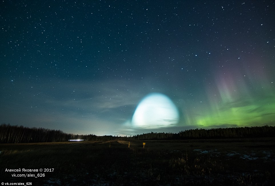俄罗斯西伯利亚现巨大光球，疑似UFO，难道外星人来了？531 / 作者:UFO外星人爱好者 / 帖子ID:32134