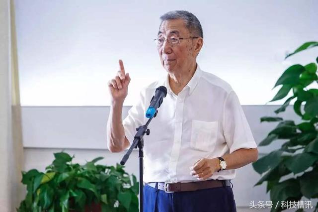 最可能发现暗物质的人：40岁获诺贝尔物理奖，小学却常考倒数第一873 / 作者:可梦吧 / 帖子ID:32429