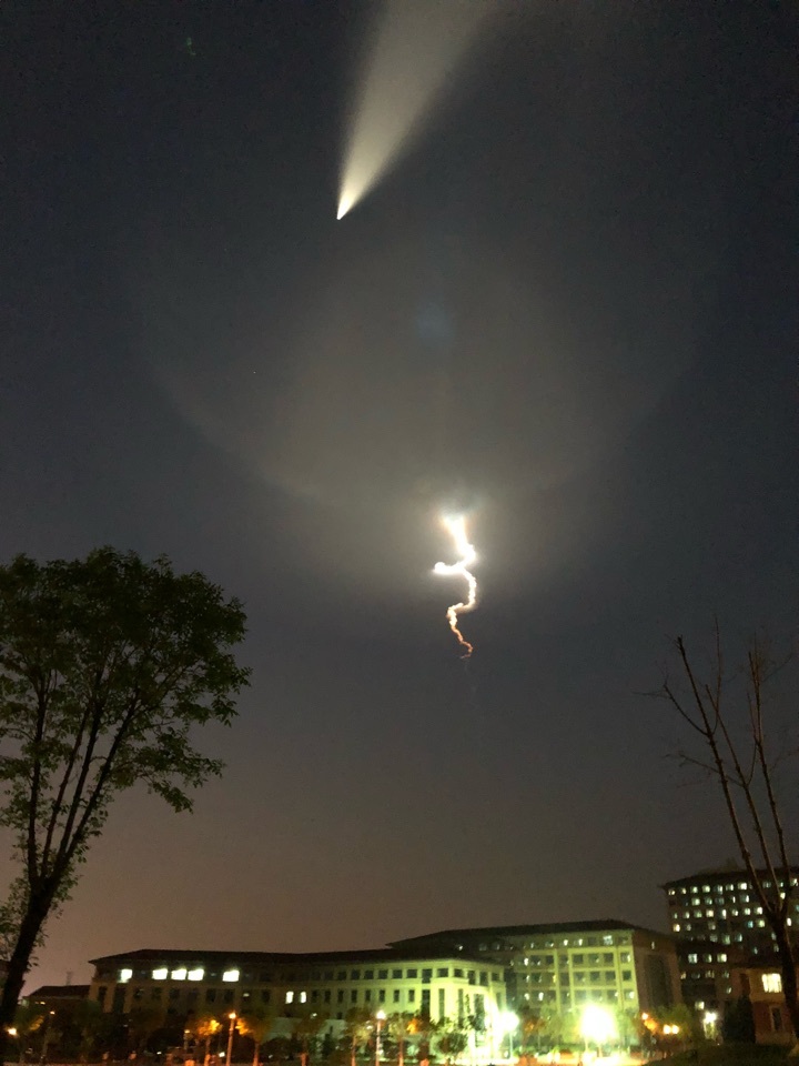 4月27号八点左右太原天津北京都可以看到的不明飞行物是什么？？372 / 作者:gfhkssv / 帖子ID:32705