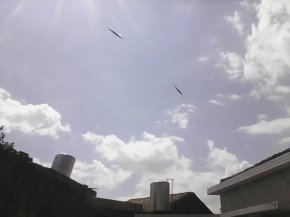 意外拍到2个ufo821 / 作者:UFO外星人爱好者 / 帖子ID:33323
