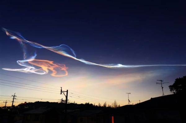 罕见夜光云现日本上空，如仙女编编起舞般美丽851 / 作者:UFO外星人爱好者 / 帖子ID:33482