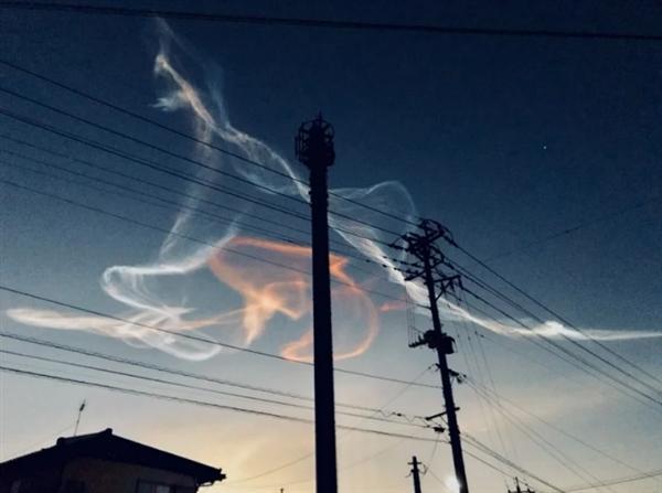 罕见夜光云现日本上空，如仙女编编起舞般美丽0 / 作者:UFO外星人爱好者 / 帖子ID:33482