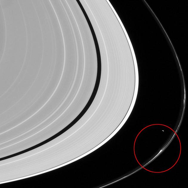 卡西尼号传回最新土星环照片：土卫一似与土星环相撞731 / 作者:UFO外星人爱好者 / 帖子ID:33685