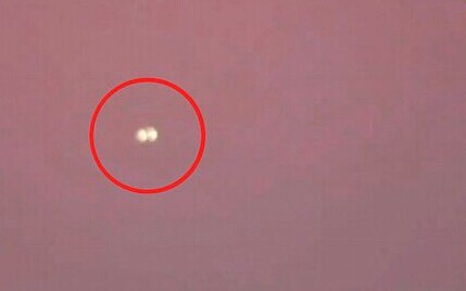 ufo观光智利火山喷发 浓烟附近现不明飞行物829 / 作者:UFO外星人爱好者 / 帖子ID:33810