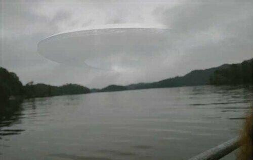四川眉山天空现云海奇观 似“飞碟”盘旋735 / 作者:UFO外星人爱好者 / 帖子ID:33803