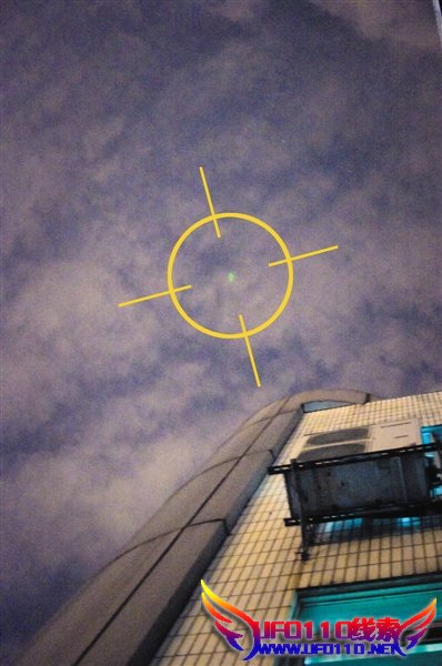 绿色的不明飞行物在云层间缓缓移动611 / 作者:UFO外星人爱好者 / 帖子ID:35154 绿色的不明飞行物在云层间缓缓移动611 / 作者:UFO外星人爱好者 / 帖子ID:35154
