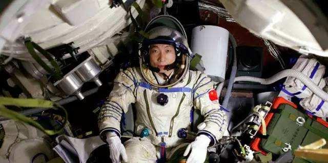 杨利伟在太空时，外星人曾去敲舱门？多年秘密终于被揭开770 / 作者:YiHYcCgb / 帖子ID:41887