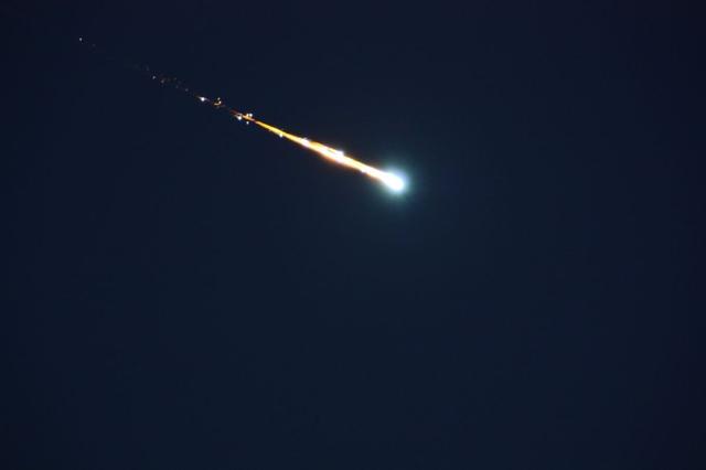 天文爱好者缩时摄影拍到神秘火球，是火流星出现还是飞碟大爆炸434 / 作者:爱上阿南 / 帖子ID:42850