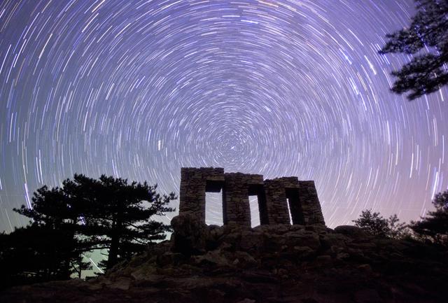 宇宙中存在许多细小裂缝，科学家认为它可能是时空隧道619 / 作者:cdixeji / 帖子ID:44018
