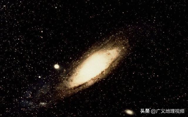 宇宙有半径为一光年的星球吗，它可以装下3亿亿亿个地球537 / 作者:zhoujingli / 帖子ID:44768