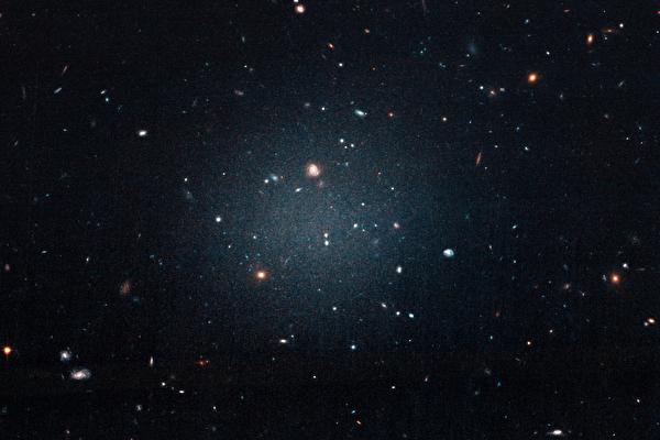 天文学家再发现没有暗物质的超稀疏星系881 / 作者:qfwoshiyu / 帖子ID:45115