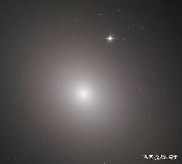 哈勃望远镜拍摄到有着2000亿颗恒星的星系图片，也存在超级黑洞864 / 作者:zero_river / 帖子ID:45185