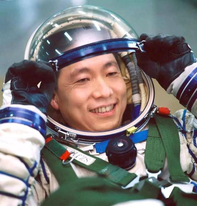宇航员去太空为何还带枪？怕遇到外星人吗？真相揭晓332 / 作者:57830716 / 帖子ID:45451