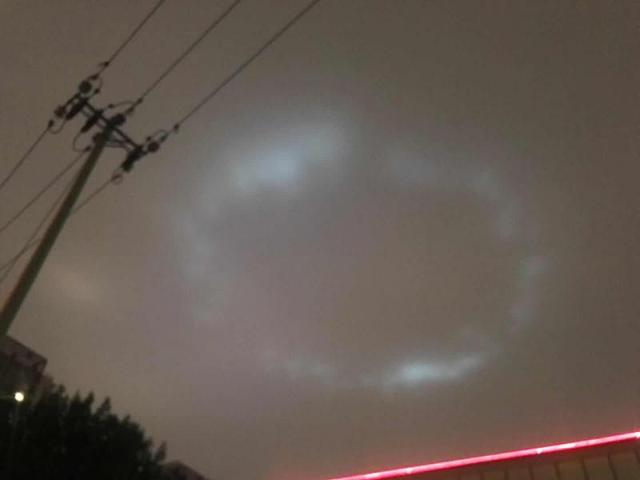 北京夜空现神秘“光圈”，并且快速移动，是外星人还是自然现象？495 / 作者:AgKDjFcG / 帖子ID:45660