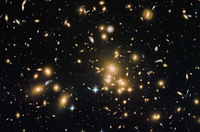 哈勃望远镜如何看到遥远的宇宙？681 / 作者:華大夫 / 帖子ID:45729