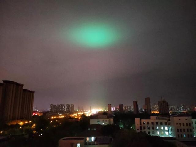 不明飞行物？石家庄上空惊现“发光UFO”，究竟是啥来头？583 / 作者:tgboler / 帖子ID:45775