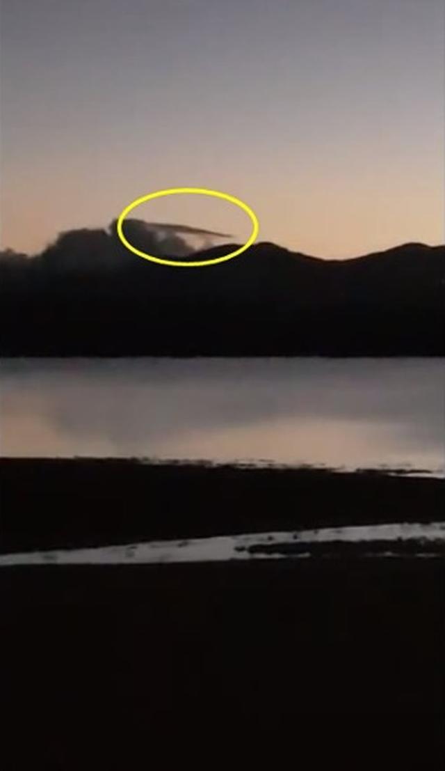清晰UFO照片！澳洲昆士兰外星人UFO？天边飘着数个长形物体646 / 作者:lillian0630 / 帖子ID:46055