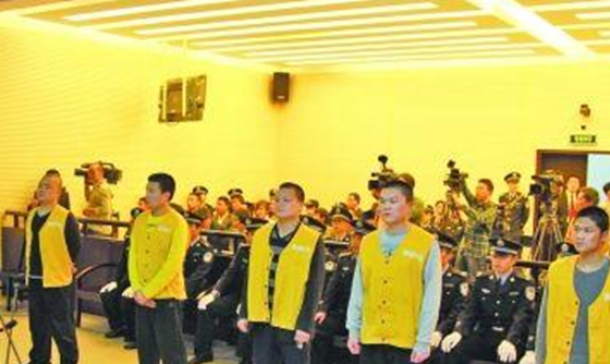 这几件斗殴事件很奇怪,广州地铁两人口角斗殴885 / 作者:UFO外星人爱好者 / 帖子ID:47809