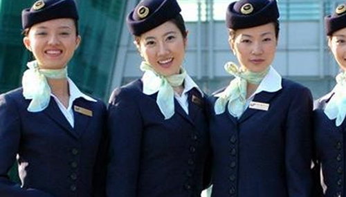 空姐为何蹲着服务,真相让人意想不到198 / 作者:UFO外星人爱好者 / 帖子ID:48141