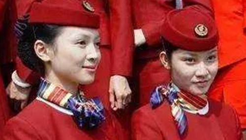 空姐为何蹲着服务,真相让人意想不到155 / 作者:UFO外星人爱好者 / 帖子ID:48141