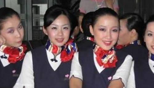 空姐为何蹲着服务,真相让人意想不到314 / 作者:UFO外星人爱好者 / 帖子ID:48141