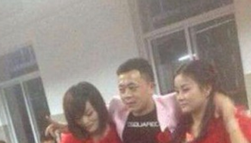 浙江宁波一男娶两女婚礼真相,实则一场为母冲喜的闹剧525 / 作者:伤我心太深 / 帖子ID:48253
