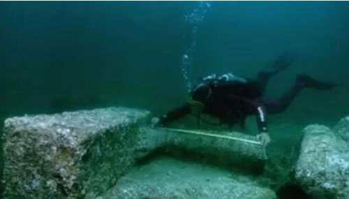 揭秘百慕大三角水下金字塔，水晶材质建筑成689 / 作者:伤我心太深 / 帖子ID:48267