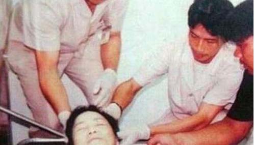 邓丽君死亡的真相揭秘,脸上现巴掌印310 / 作者:爱英语的人 / 帖子ID:48514