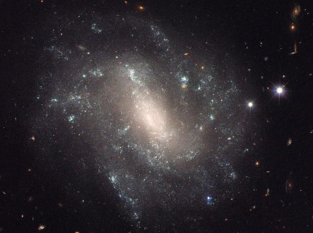 天文之最：宇宙中谁最快？是光速还是宇宙本身膨胀的速度？319 / 作者:daomei / 帖子ID:48529