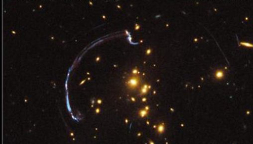 透镜星系之谜,旁边的巨大黑洞虎视眈眈313 / 作者:小深 / 帖子ID:49032
