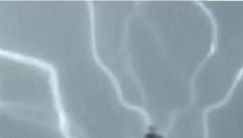 北京大雨渡劫仙人陨落事件，仙人渡劫惨遭雷电劈死810 / 作者:网上的人生 / 帖子ID:48771