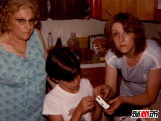 美国女子拍摄家庭照片后现曾祖母，去世20年_真实鬼魂照片653 / 作者:网上的人生 / 帖子ID:49506