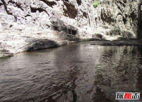 非洲西诺亚洞魔潭之谜，洞内神秘能量把人吸入潭里_未解344 / 作者:网上的人生 / 帖子ID:49482