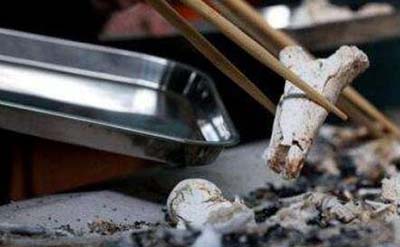 火葬场工人吃130具女尸，揭秘火葬场火化遗体全过程382 / 作者:爱UFO者 / 帖子ID:50060