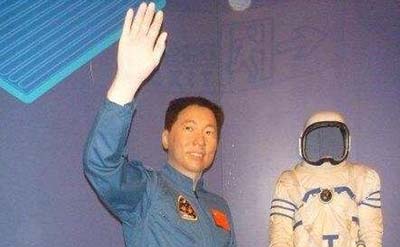 杨利伟简介63 / 作者:爱UFO者 / 帖子ID:50109