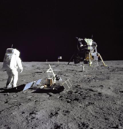 宇航员登月看到了什么？为何回来之后坚信宇宙有“控制者”？970 / 作者:bushuang / 帖子ID:49997